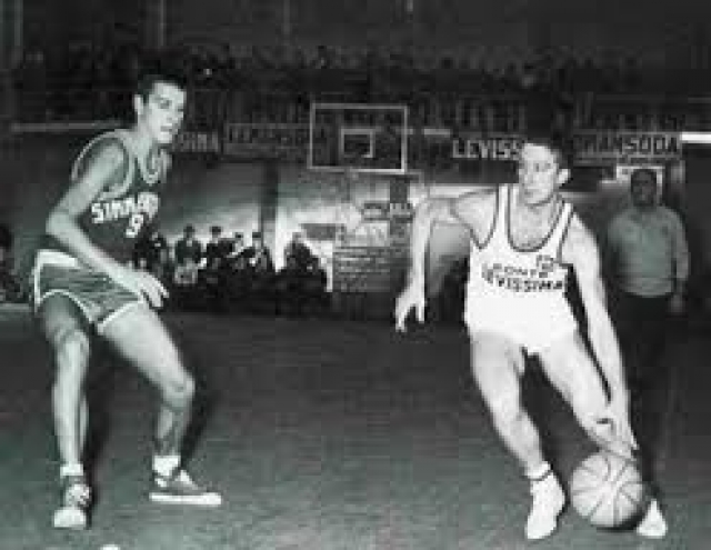 Barlucchi in entrata contro Vittori